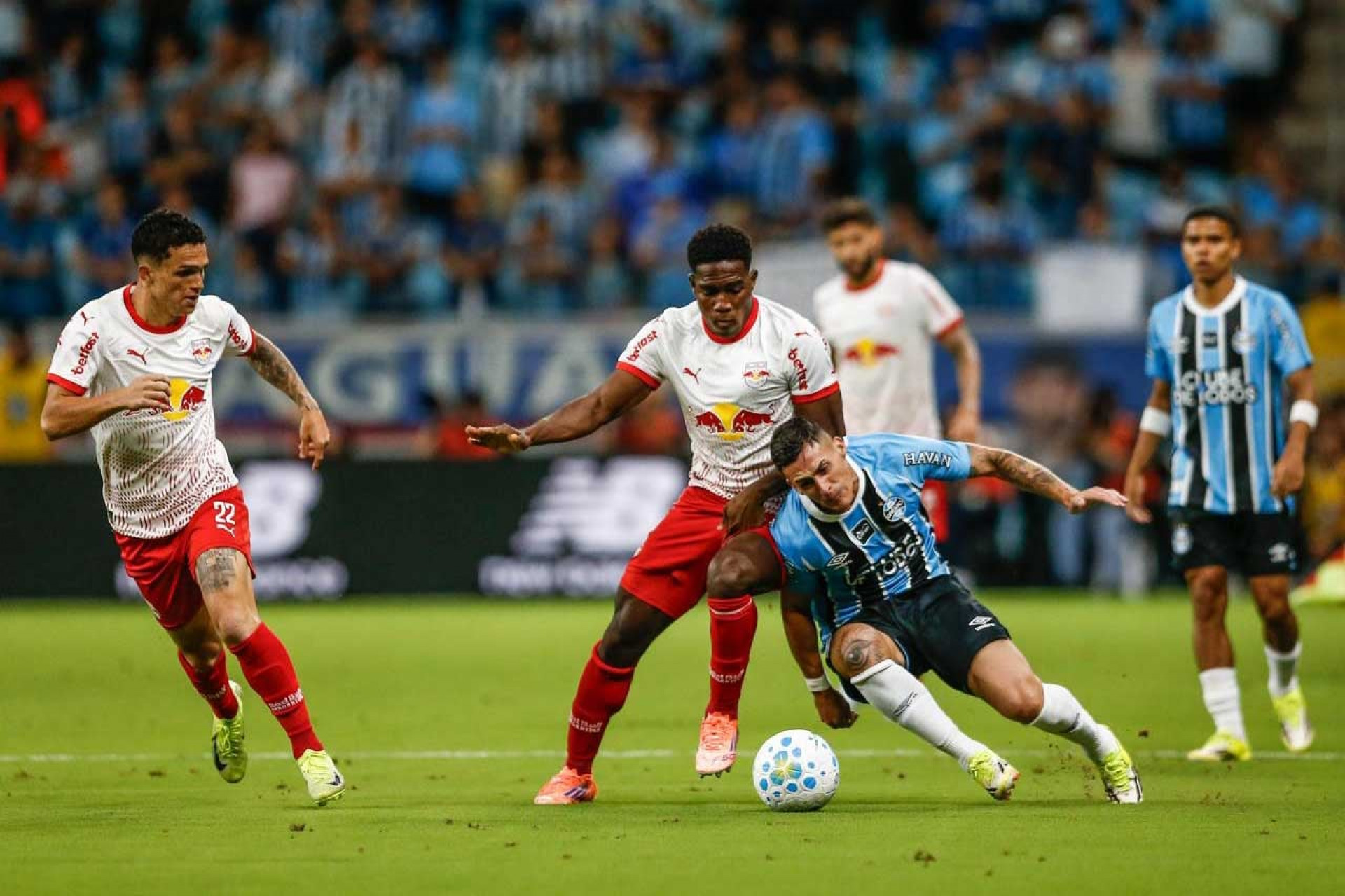 Chateado com empate na Arena, Lu&iacute;s Castro diz que Gr&ecirc;mio ainda passa por processo de forma&ccedil;&atilde;o