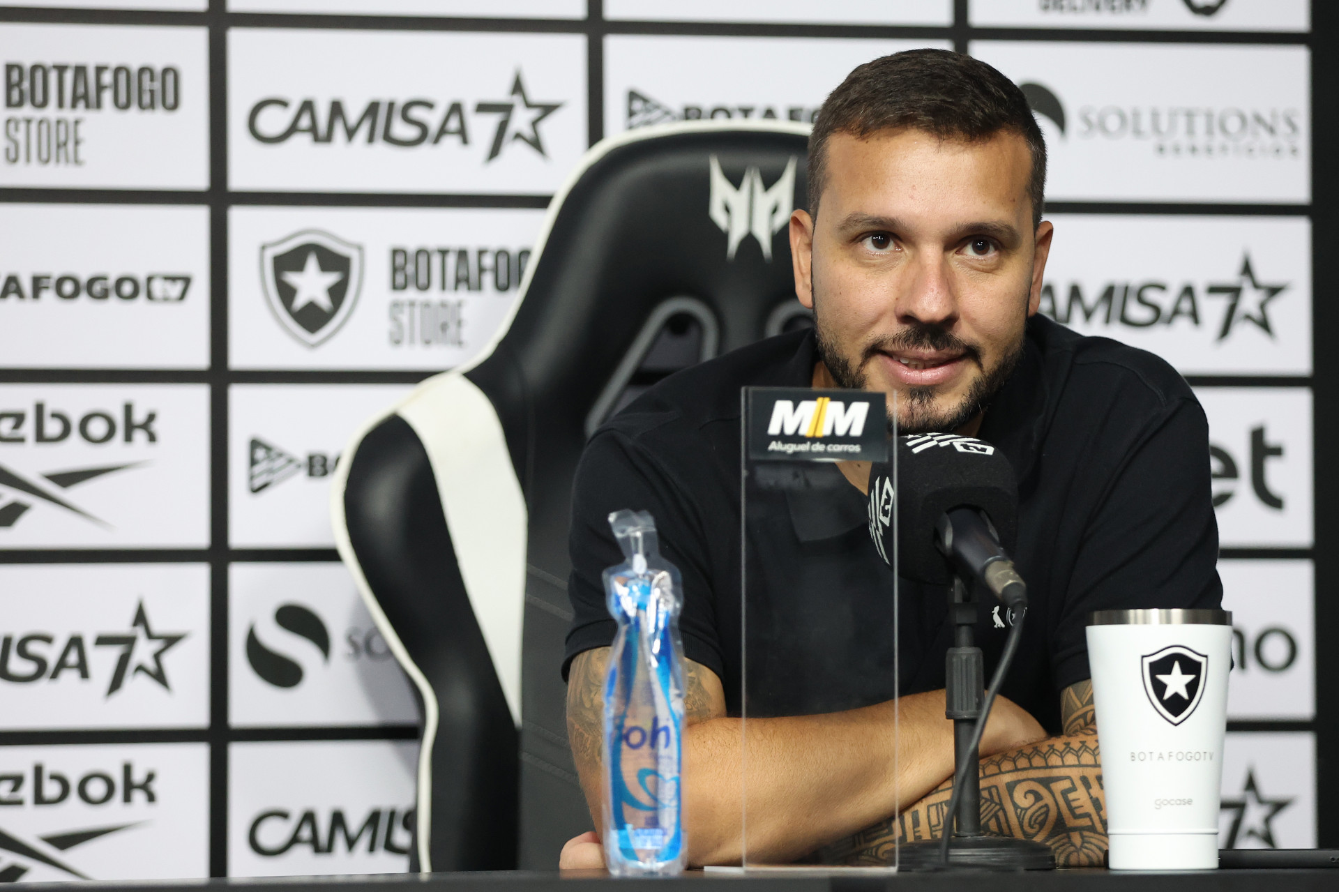 Ex-Botafogo, Alessandro Brito tem acordo encaminhado com clube inglês