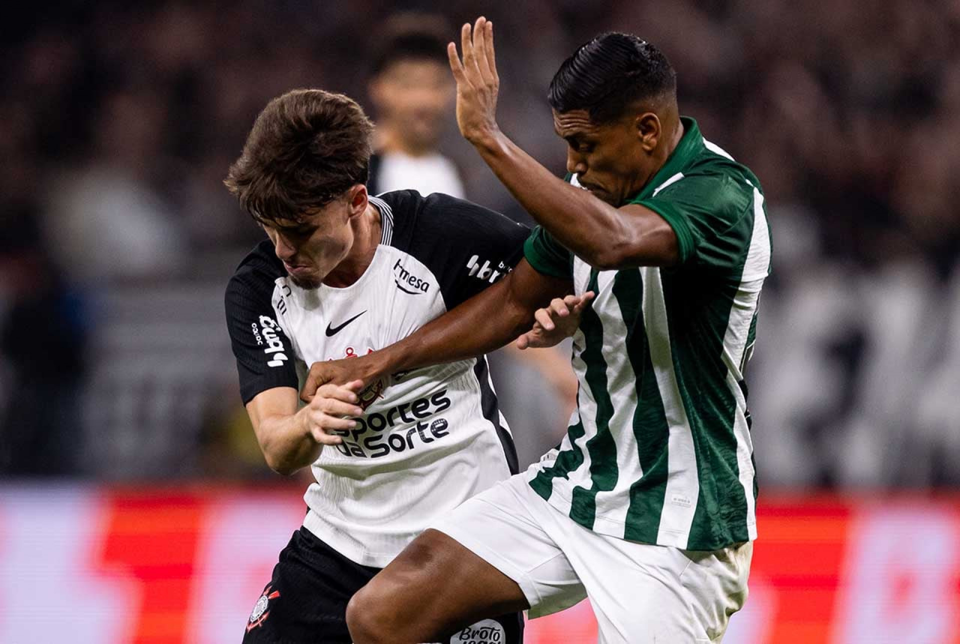 Cineasta de Hollywood visita Neo Qu&iacute;mica Arena, mas assiste &agrave; derrota do Corinthians