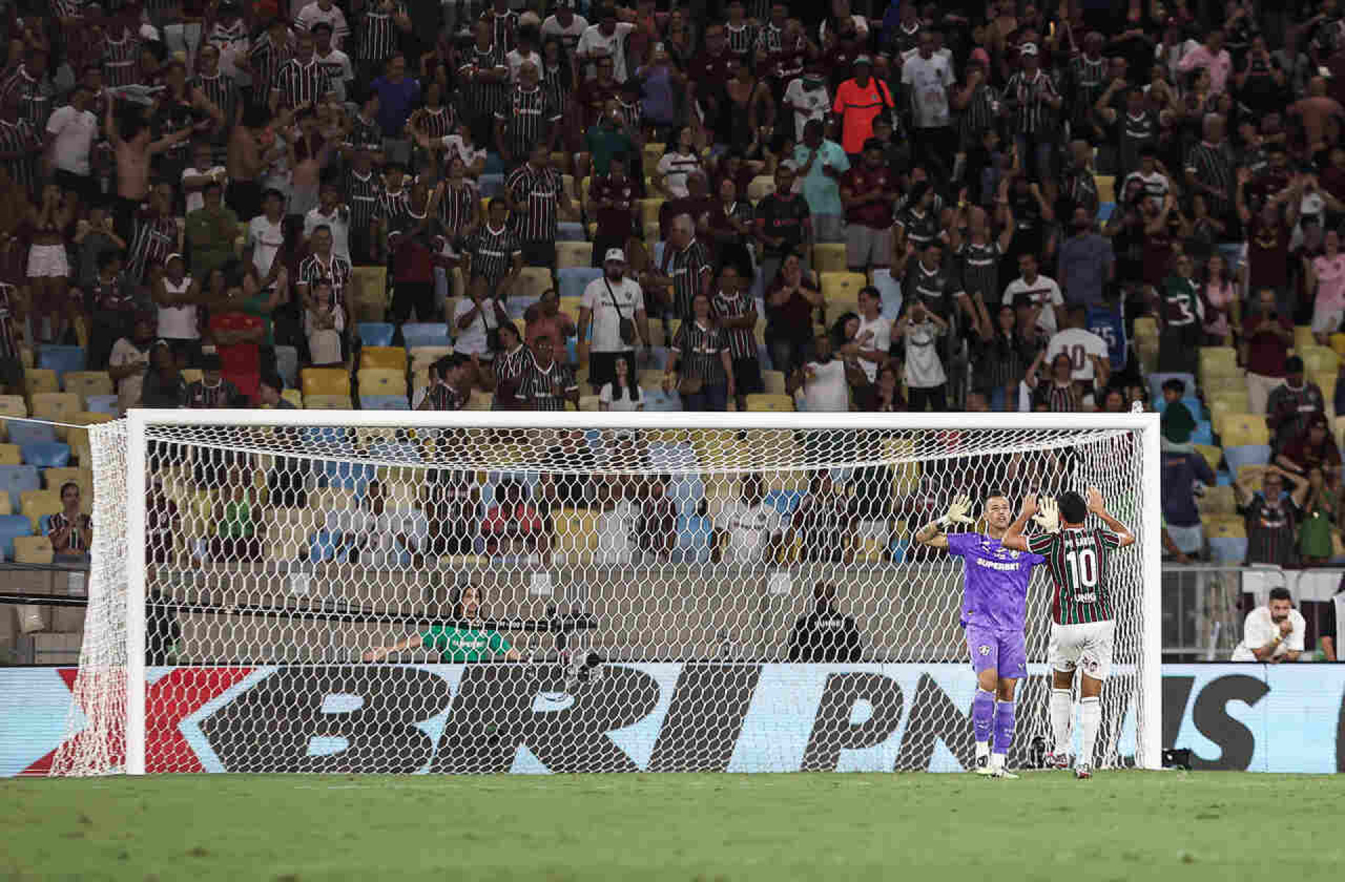 Jornalista defende F&aacute;bio na Copa e questiona convoca&ccedil;&otilde;es de goleiros fora do auge