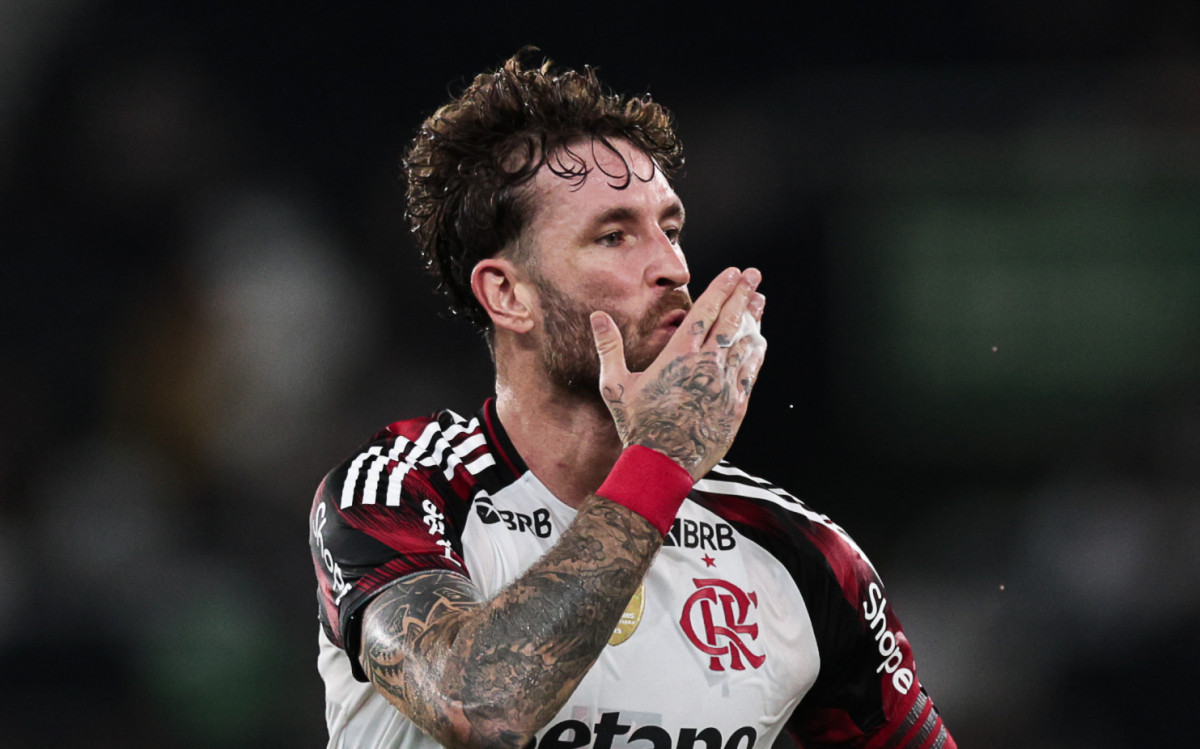 L&eacute;o Pereira foi seguro na defesa, bem nos passes e dono do lance mais bonito do jogo: gola&ccedil;o de falta  