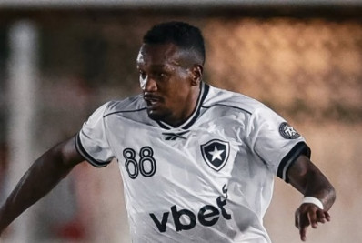 Edenílson garante que elenco está fechado com Anselmi, mas diz: 'Tem que trazer isso pro campo'