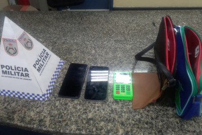 Homem é preso em banheiro de quiosque após cobrar R$ 2,5 mil em caipirinha para turista