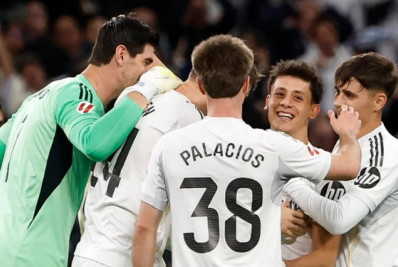 Valverde brilha novamente, Real Madrid goleia Elche e pressiona o Barcelona no Espanhol