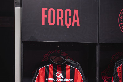 Vitória homenageia Wagner Moura com nomes de personagens do ator no uniforme