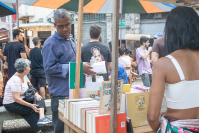 Feira literária agita o Largo de Santa Rita, no Centro