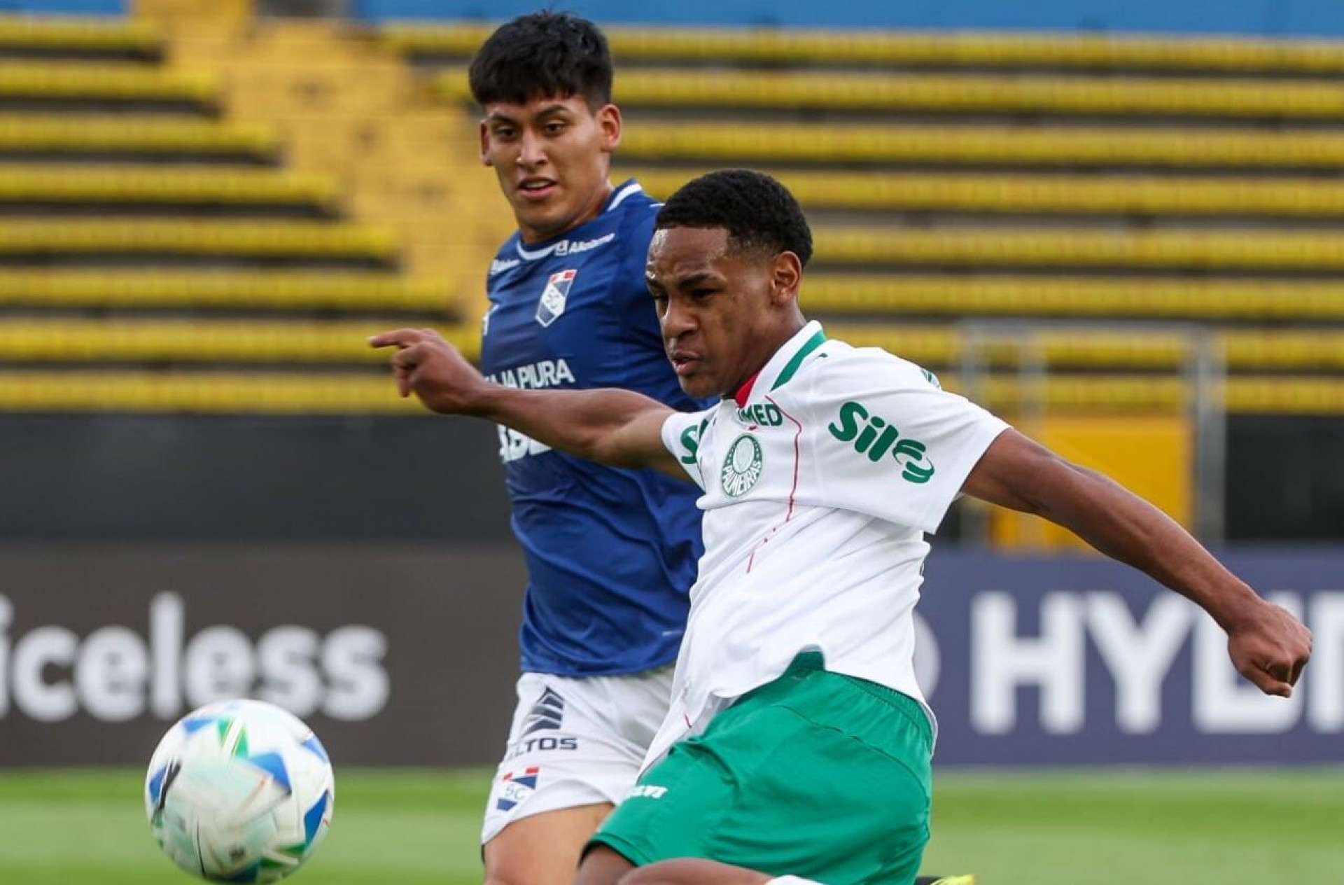Libertadores Sub-20: Palmeiras j&aacute; garantido na semifinal, empata com Cristal-PER
