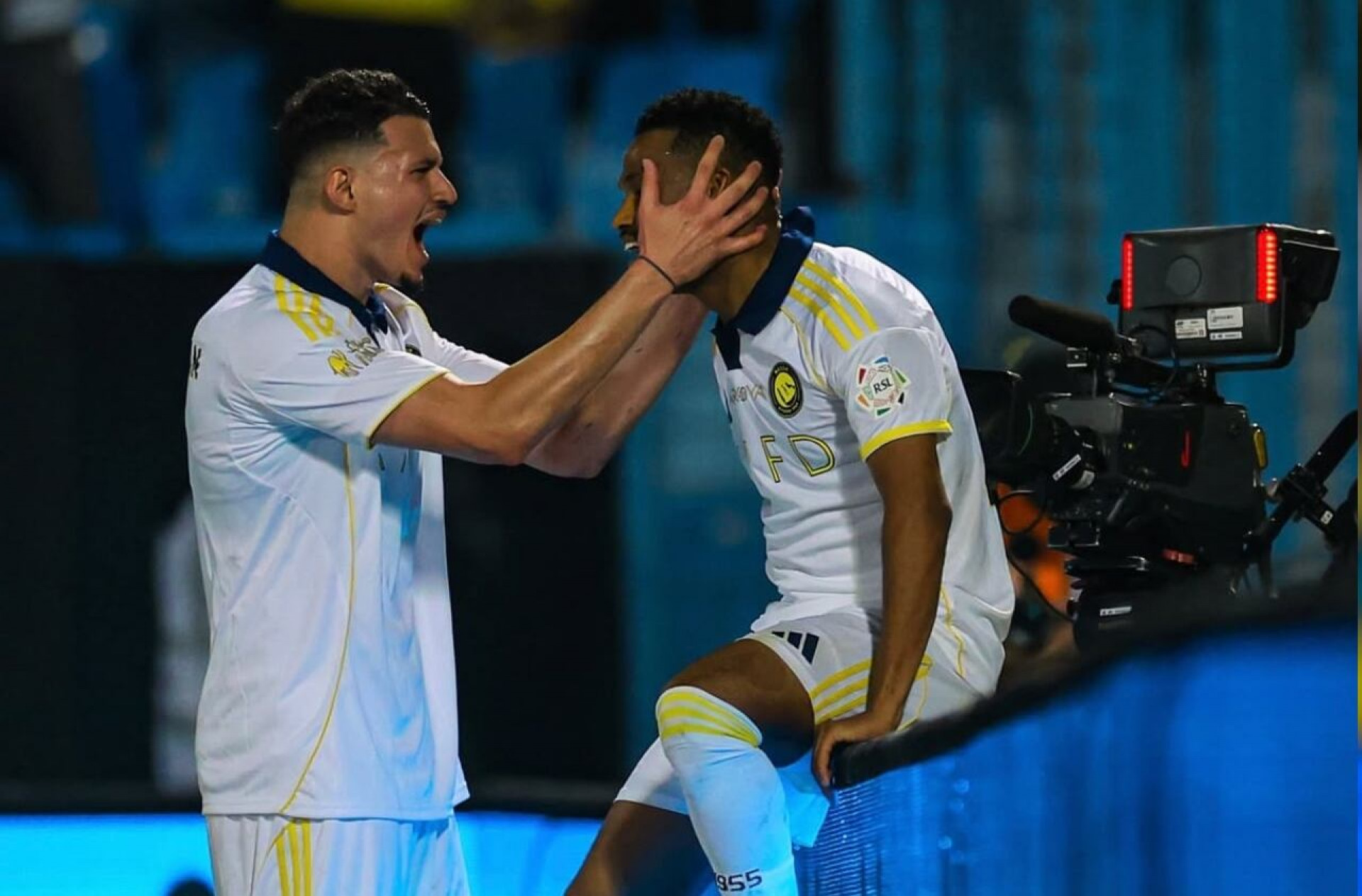 Sem Cristiano Ronaldo, Al Nassr goleia com show de Jo&atilde;o F&eacute;lix e segue l&iacute;der