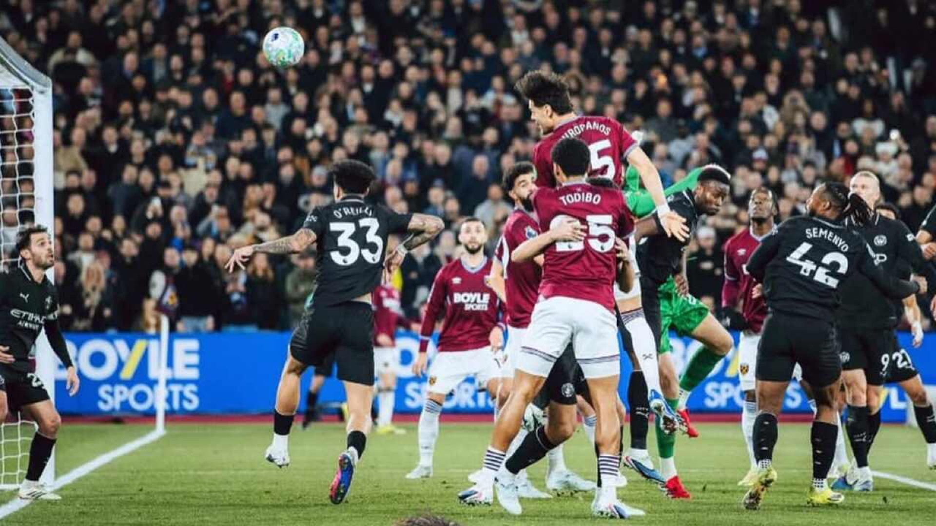 Manchester City cede empate ao West Ham, e l&iacute;der Arsenal agradece