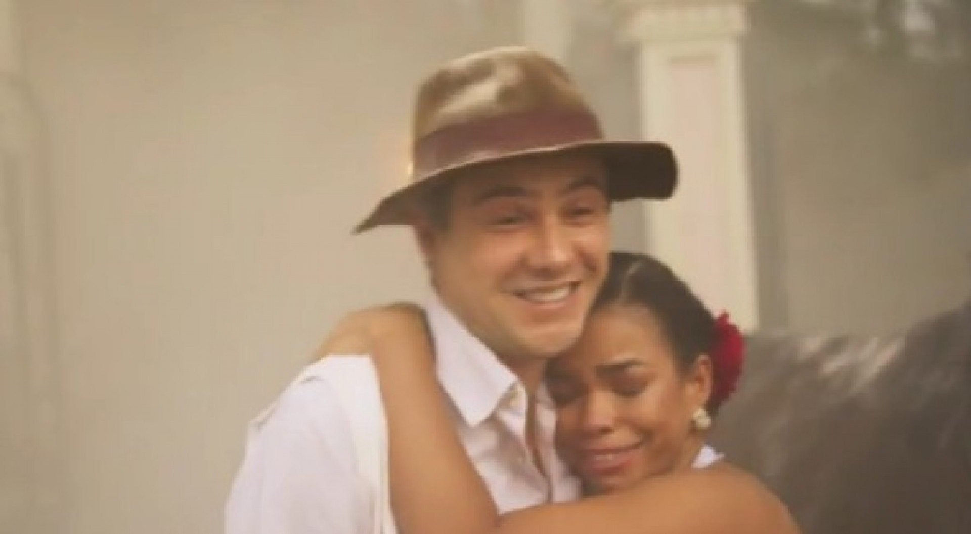 'Êta Mundo Melhor!': Candinho (Sérgio Guizé) e Dita (Jeniffer Nascimento)
- Reprodução de vídeo / X