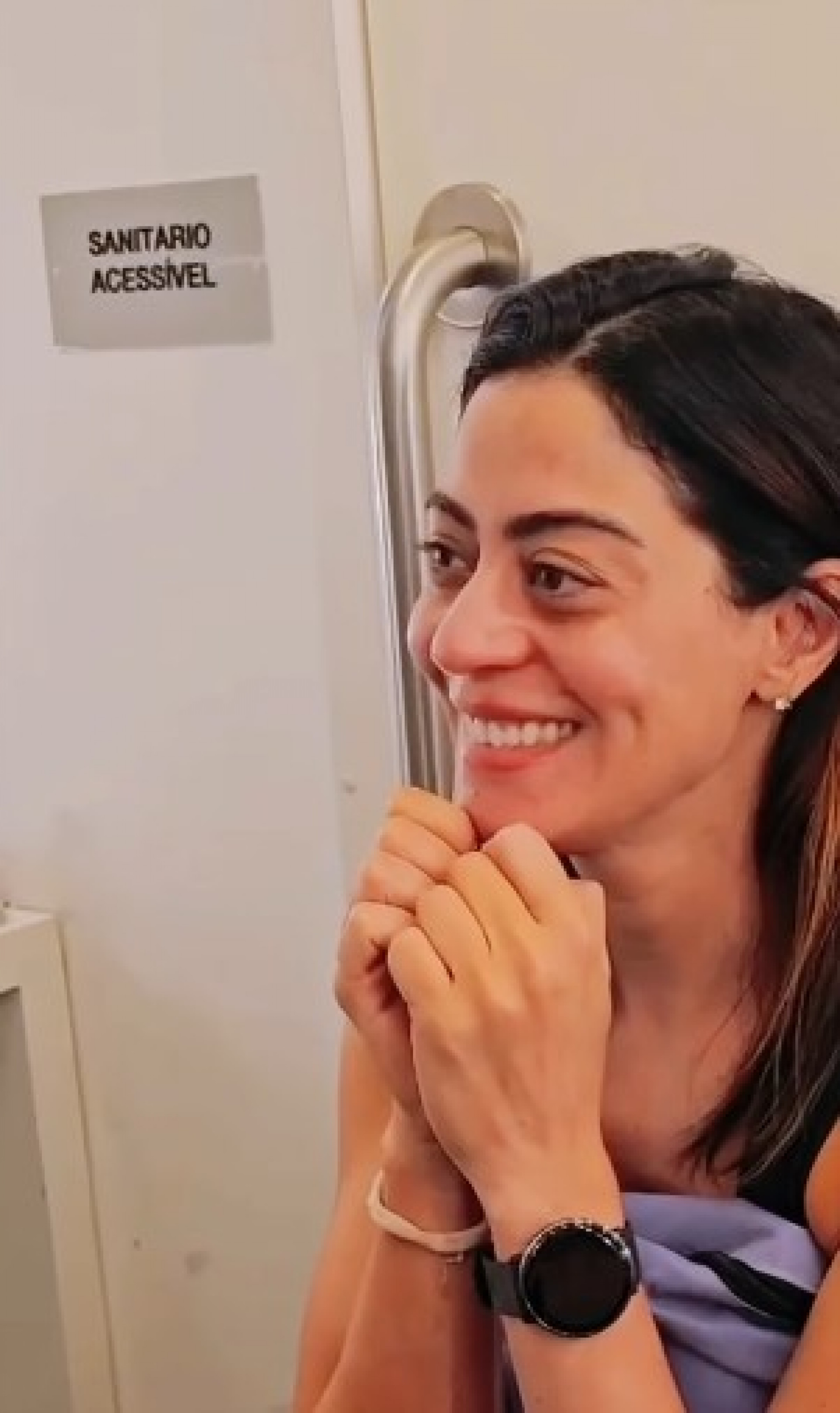 Carol Castro é surpreendida por fãs com festinha - Reprodução de vídeo / Instagram