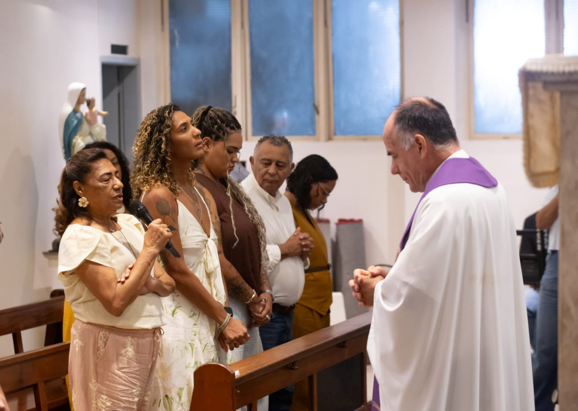 Família de Marielle Franco na Igreja Nossa Senhora do Parto, no Centro - Érica Martin / Agência O Dia
