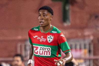 Botafogo encaminha contratação de lateral-esquerdo da Portuguesa