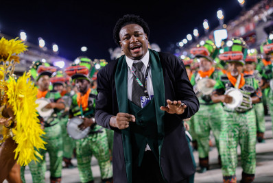 Diretoria do Império Serrano renova com mestre de bateria