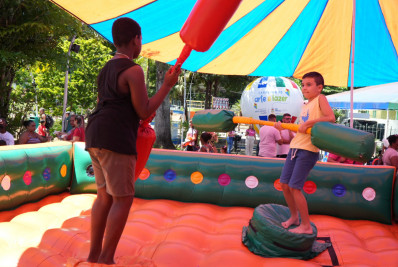 Praça do Zé Garoto tem domingo de recreação com Caravana de Arte e Lazer