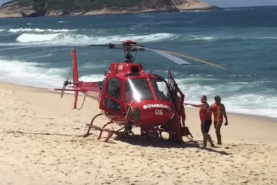 Surfista é resgatado em estado grave na Praia da Macumba