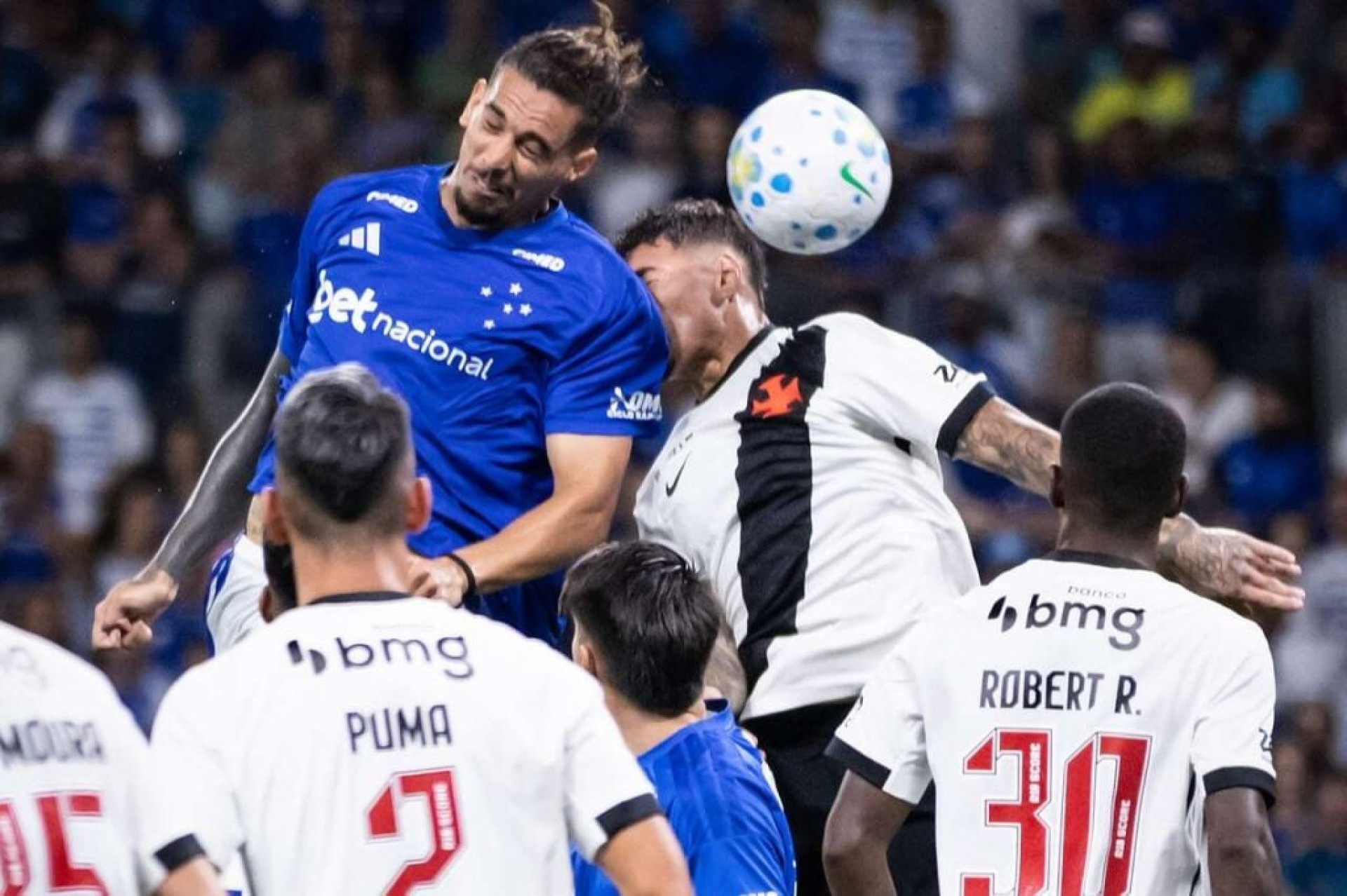 Cruzeiro e Vasco empatam em jogo de seis gols no Mineir&atilde;o
