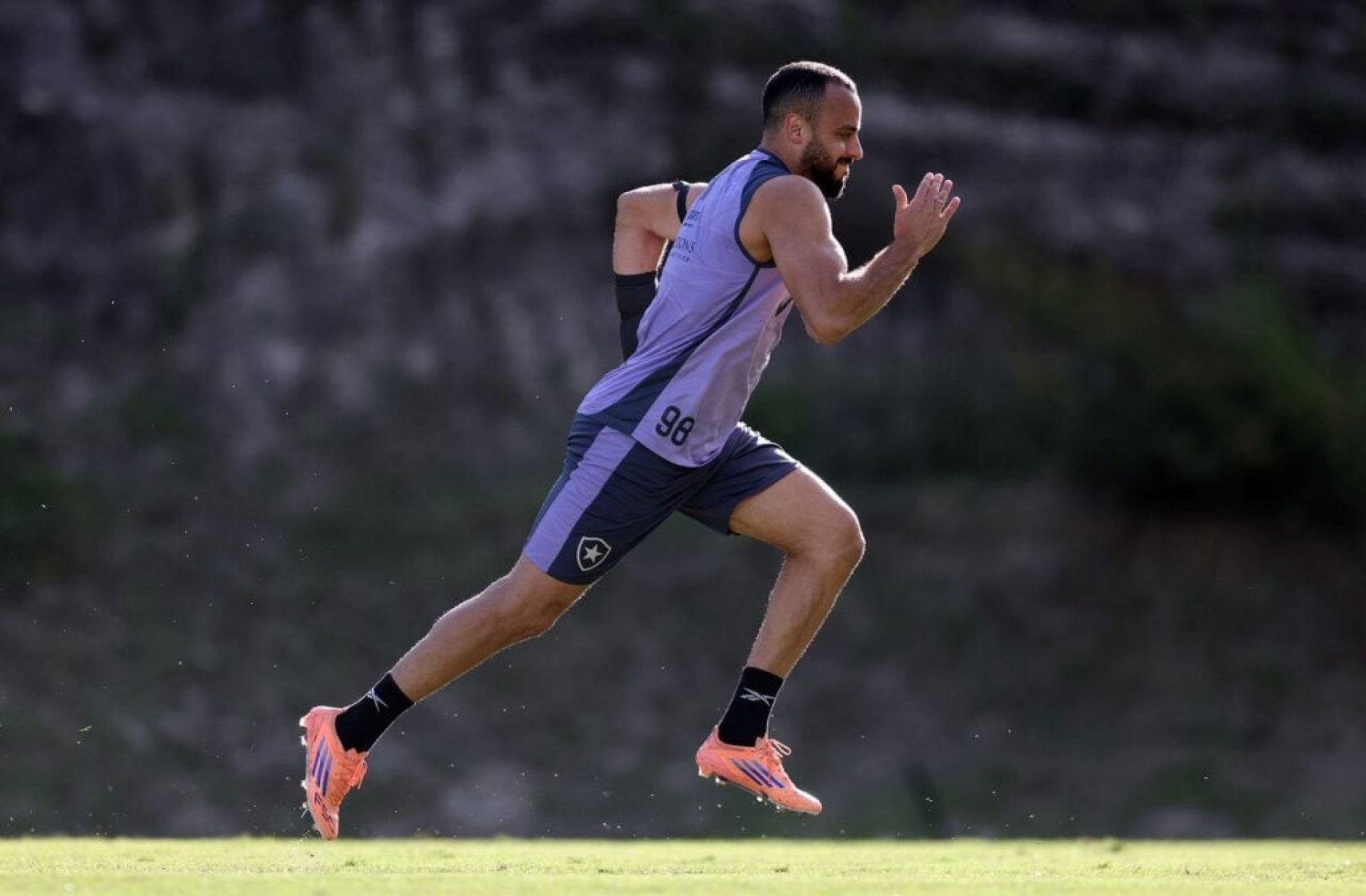 Corinthians faz sondagem por Arthur Cabral, do Botafogo