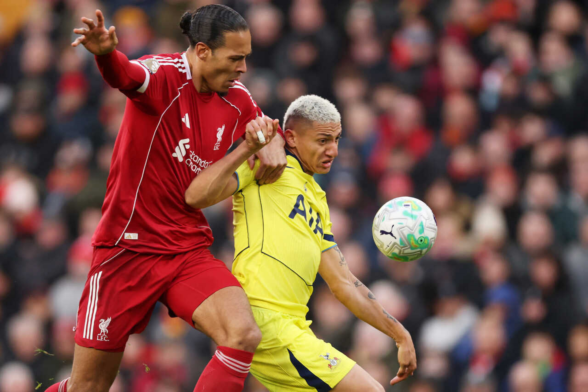 Richarlison marca no fim e salva o Tottenham da derrota para o Liverpool