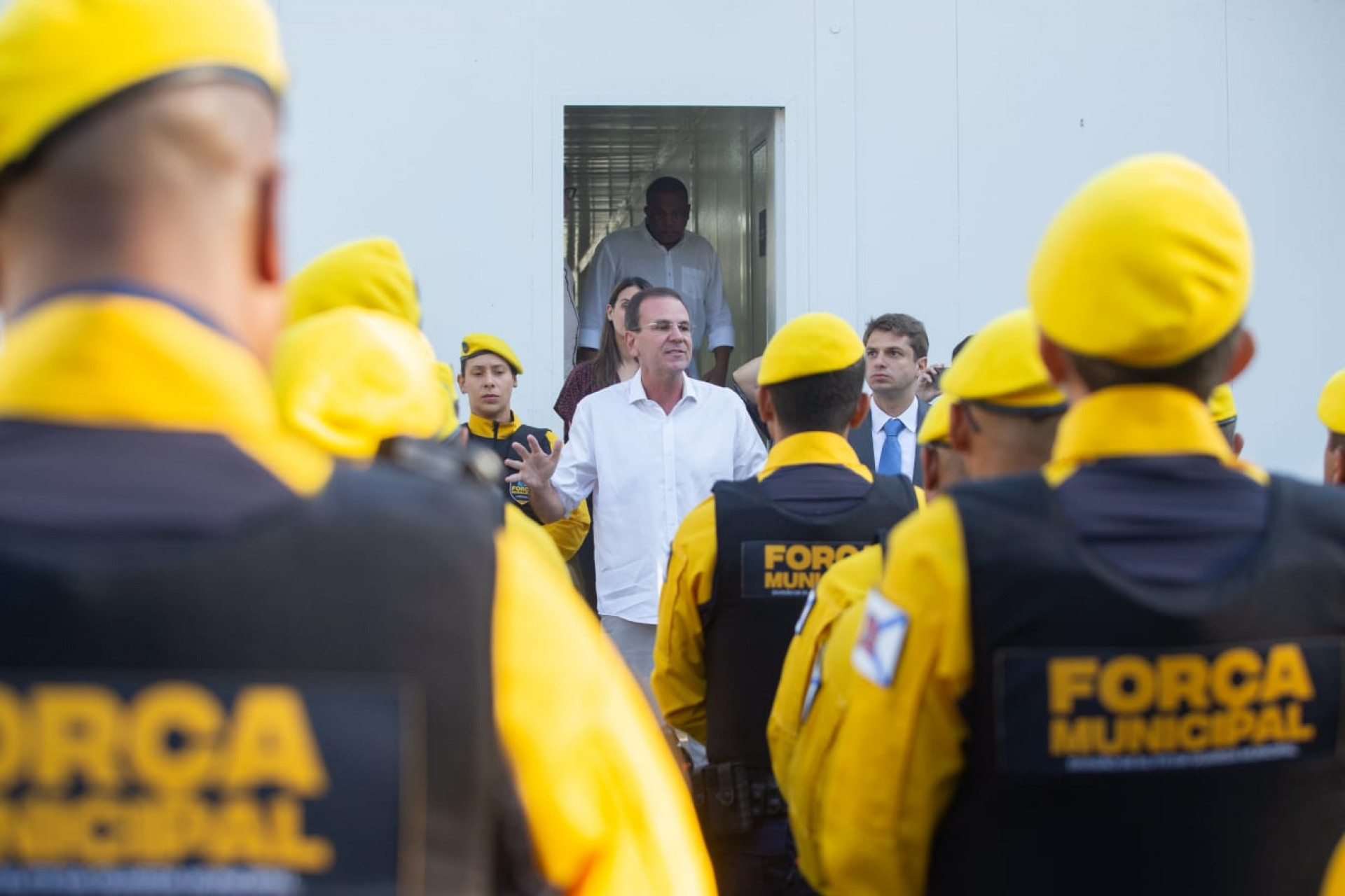 Eduardo Paes acompanhou a saída do efetivo da Força Municipal na base do Leblon - Érica Martin / Agência O Dia
