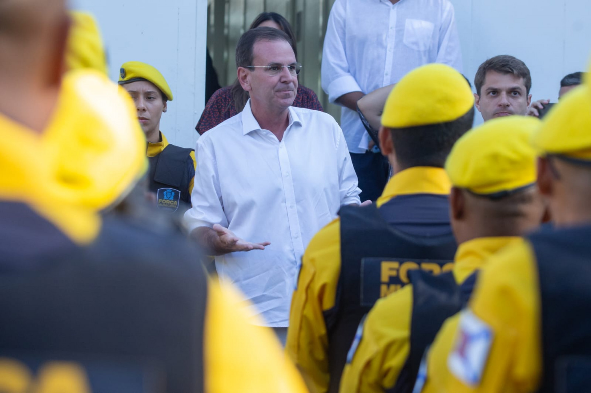 Eduardo Paes acompanhou a saída do efetivo da Força Municipal na base do Leblon - Érica Martin / Agência O Dia