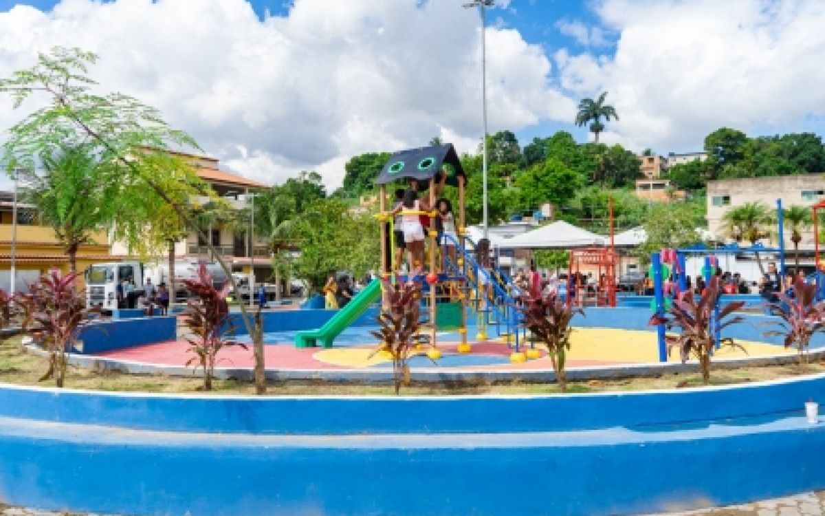 Prefeitura de Duque de Caxias reforma pra&ccedil;as na cidade - Divulga&ccedil;&atilde;o