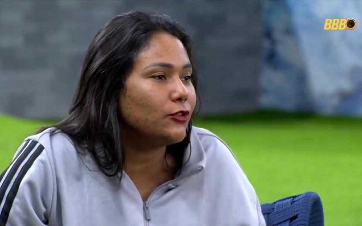 Chaiany revela que sister a beijou em festa escondido