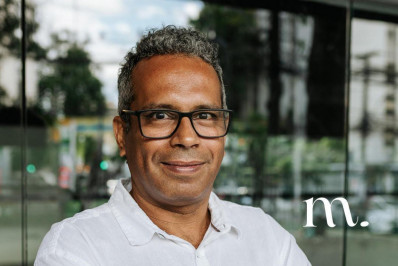 Poeta niteroiense Tchello Melo lança segundo livro de poesias