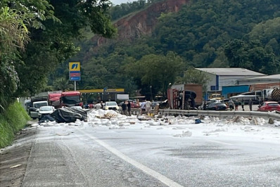 Motorista morreu após tombamento de carreta na BR-040, em Areal