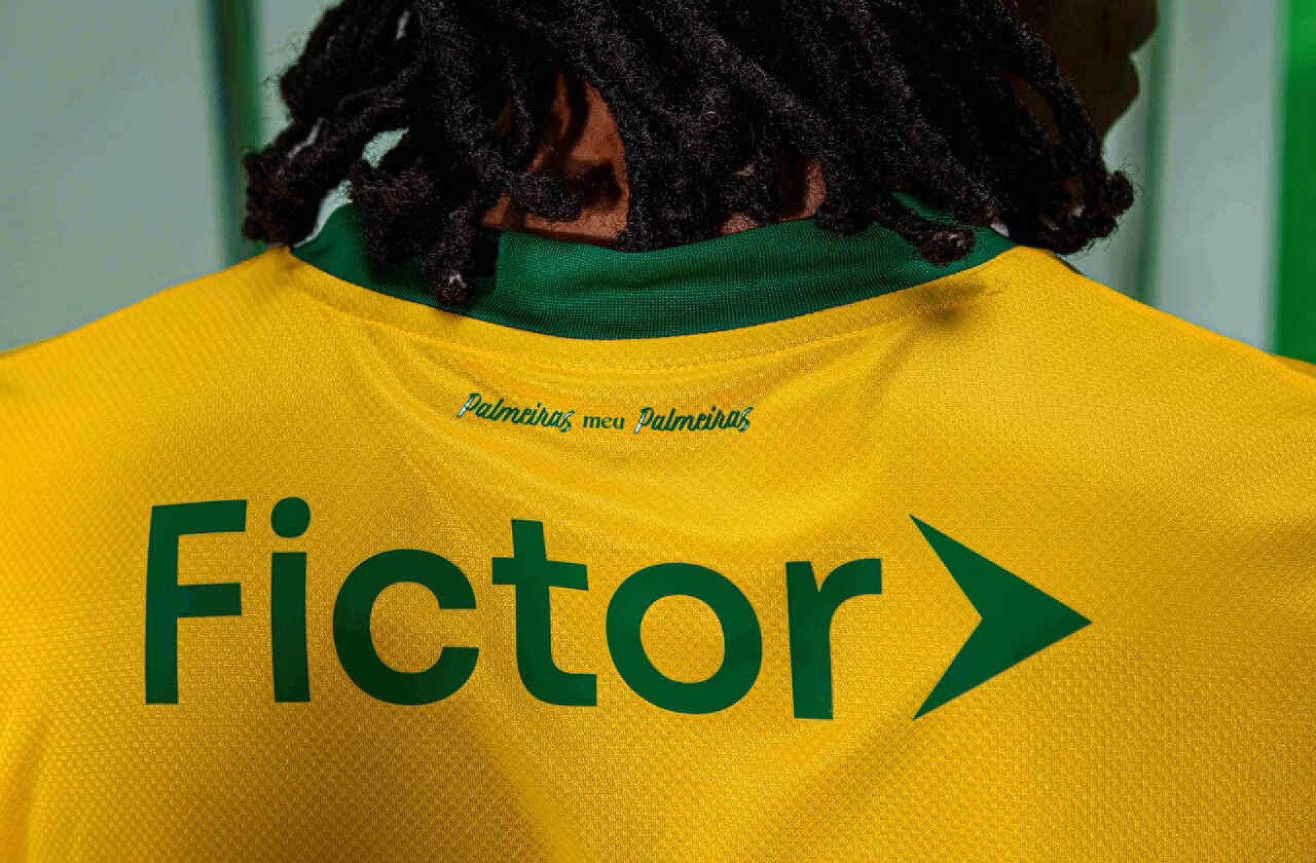 Palmeiras encaminha acordo com montadora para preencher camisa