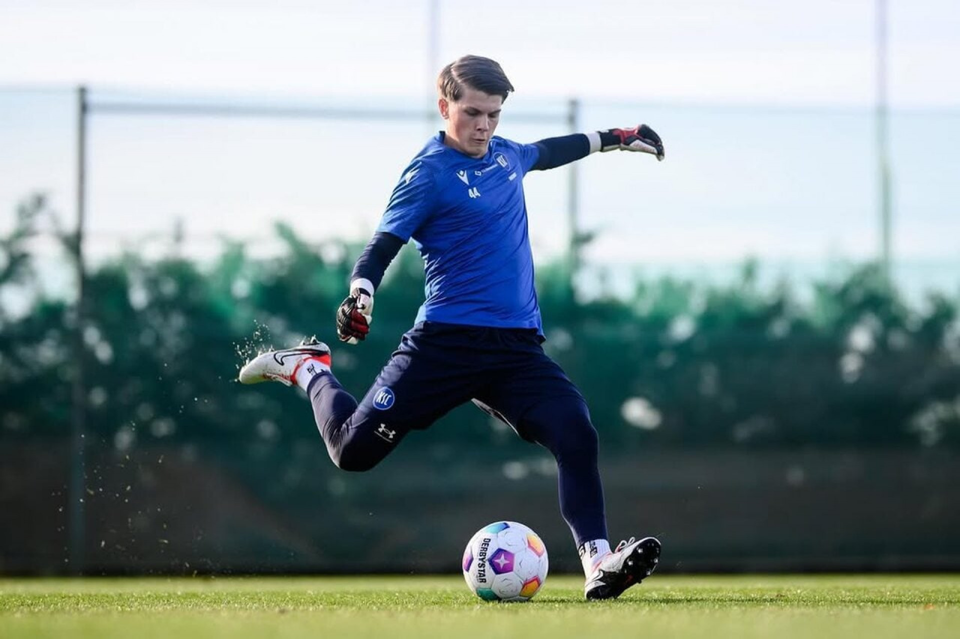 Bayern de Munique perde tr&ecirc;s goleiros em nove dias e vive drama antes da Champions