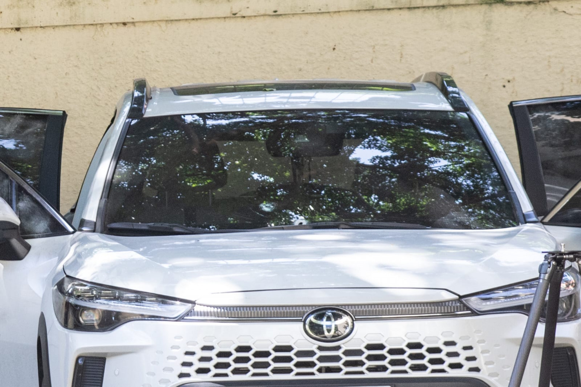 Carro passou por perícia na sede da DHC, na Barra da Tijuca - Érica Martin / Agência O Dia