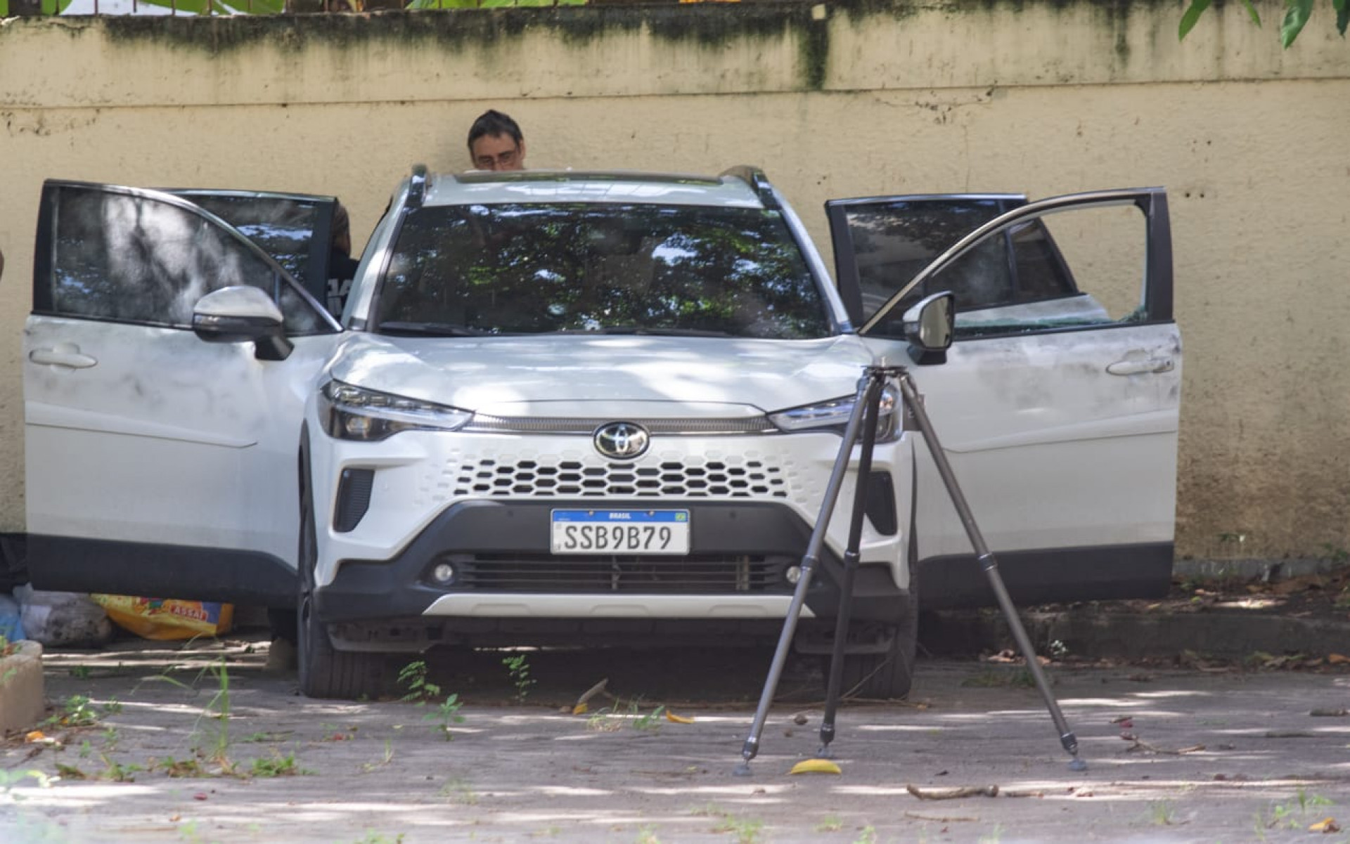 Carro passou por perícia na sede da DHC, na Barra da Tijuca - Érica Martin / Agência O Dia