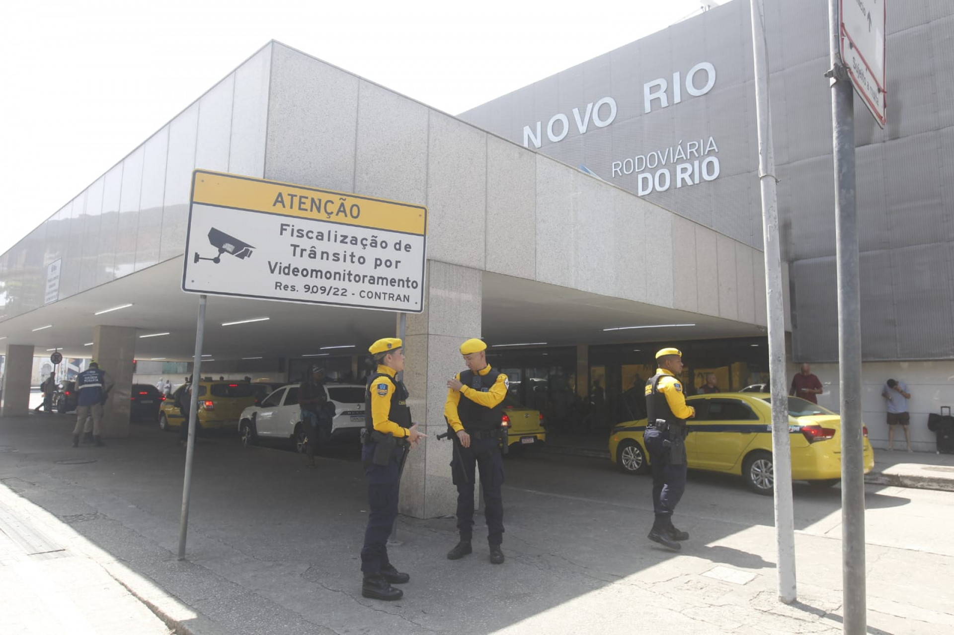 Agentes da Força Municipal patrulharam em frente à Rodoviária do Rio - Reginaldo Pimenta / Agência O Dia