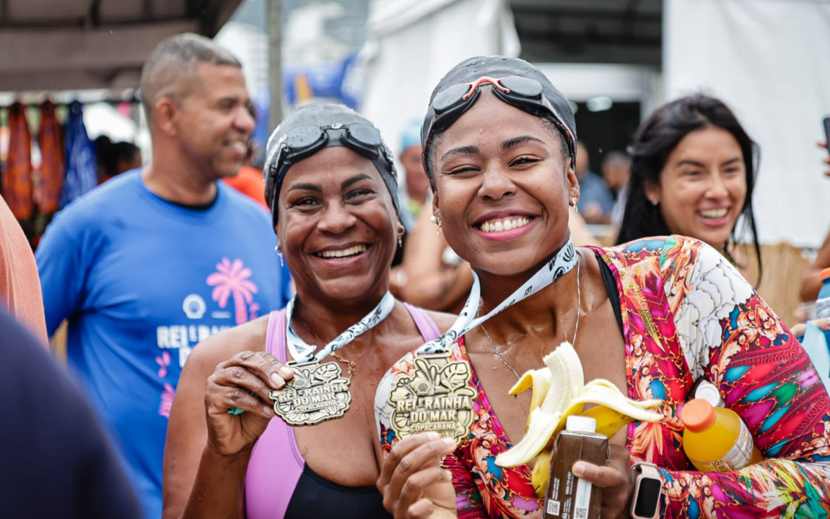 Karine Gon&ccedil;alves e sua m&atilde;e, Roberta Gon&ccedil;alves, no Rainha do Mar
