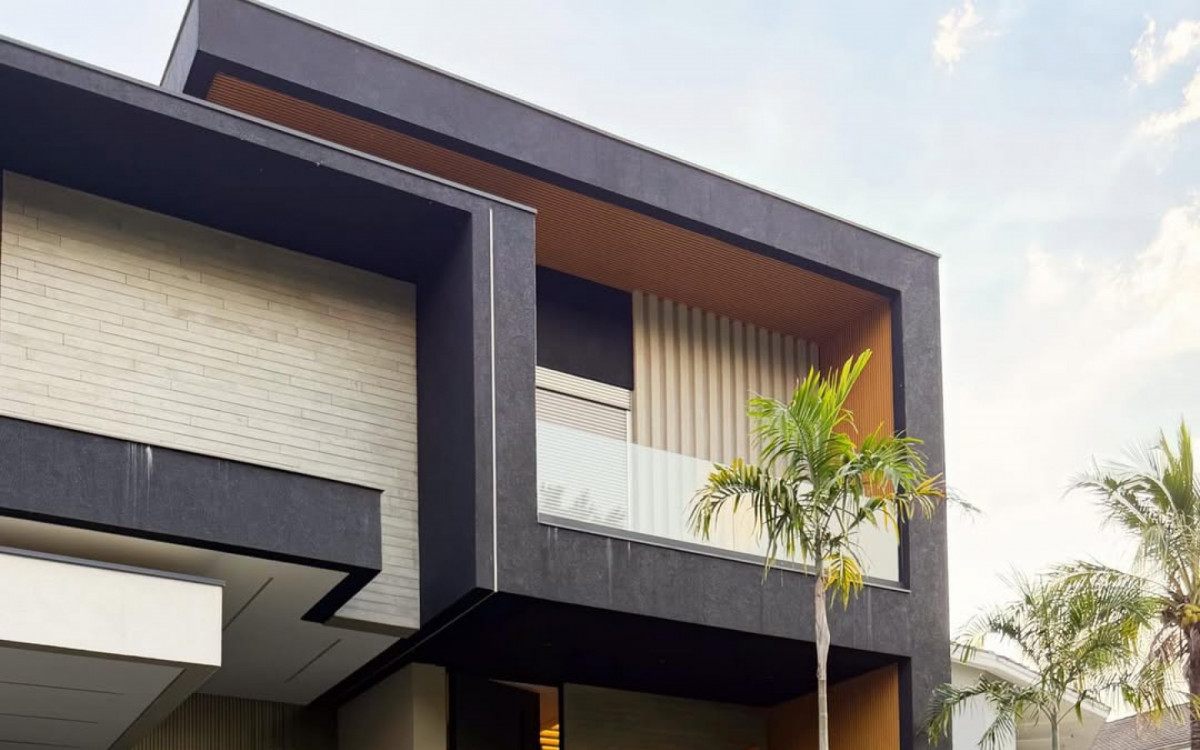 Sthe Matos ganha presentes de luxo em anivers&aacute;rio de casamento