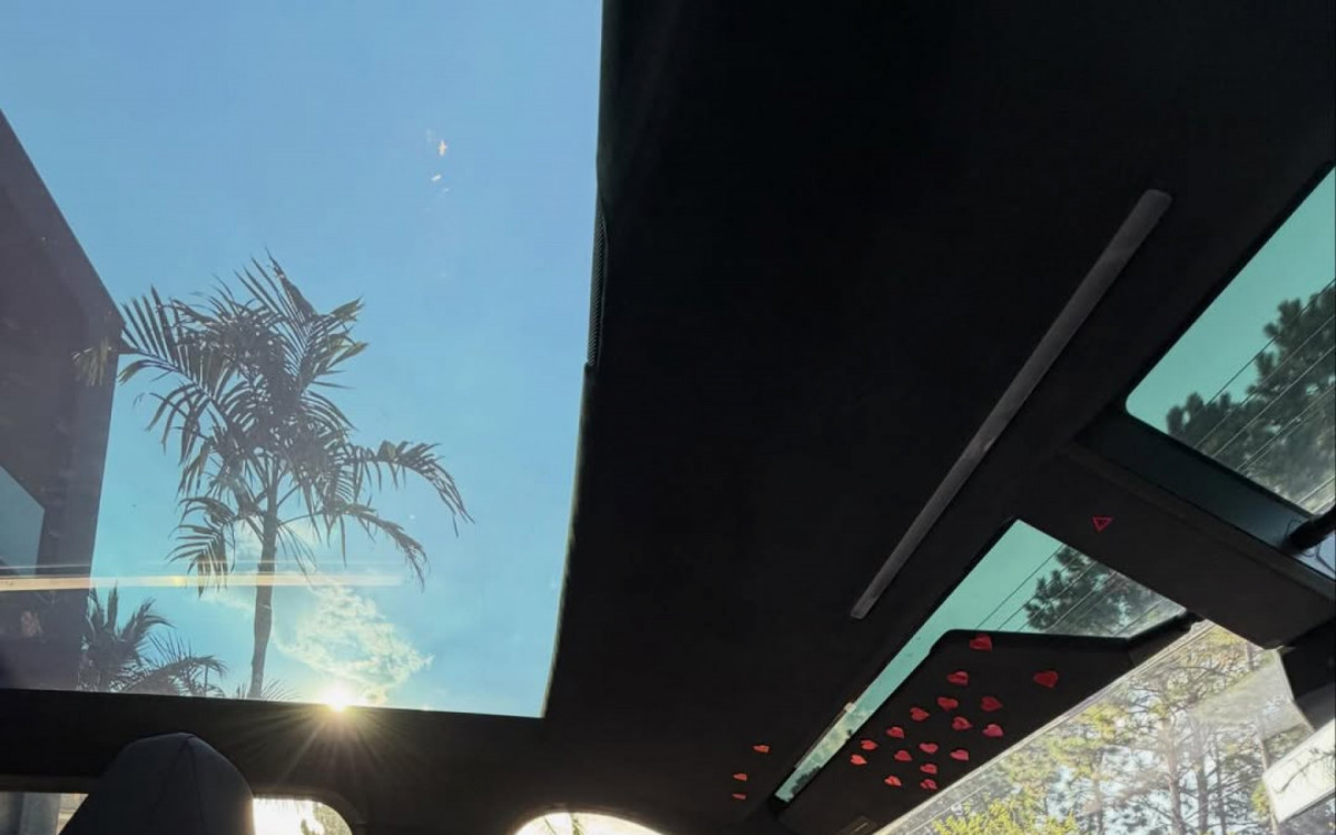 Sthe Matos ganha presentes de luxo em anivers&aacute;rio de casamento