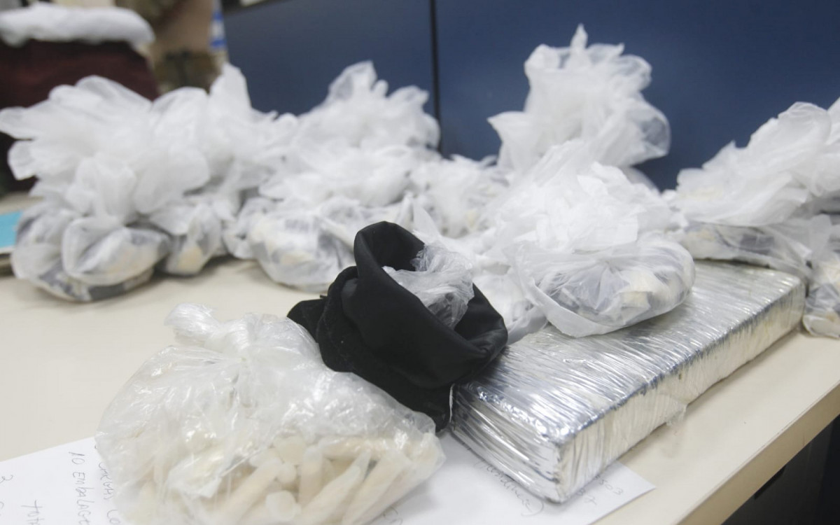 Materiais apreendidos na opera&ccedil;&atilde;o contra o tr&aacute;fico de drogas na Lapa