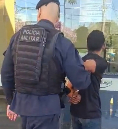 Homem foge da Polícia e é preso por porte ilegal de arma de fogo em Silva Jardim