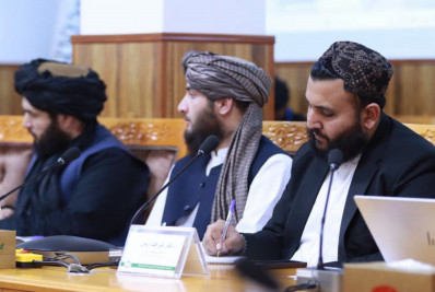 Afeganistão acusa Paquistão por bombardeio que matou quase 400 pessoas