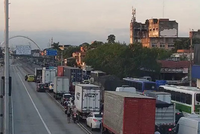 Tiroteio na Maré interrompe trânsito na Avenida Brasil