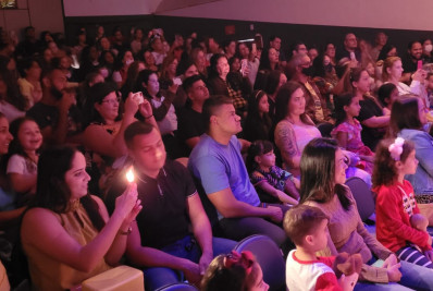 Teatro Municipal de Saquarema recebe espetáculos de comédia e de mágica neste fim de semana