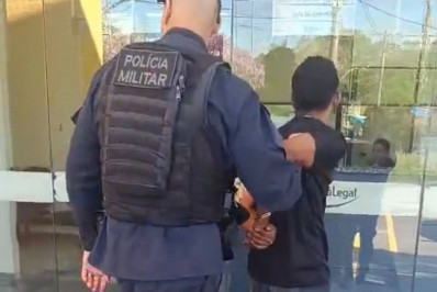 Homem foge da Polícia e é preso por porte ilegal de arma de fogo em Silva Jardim
