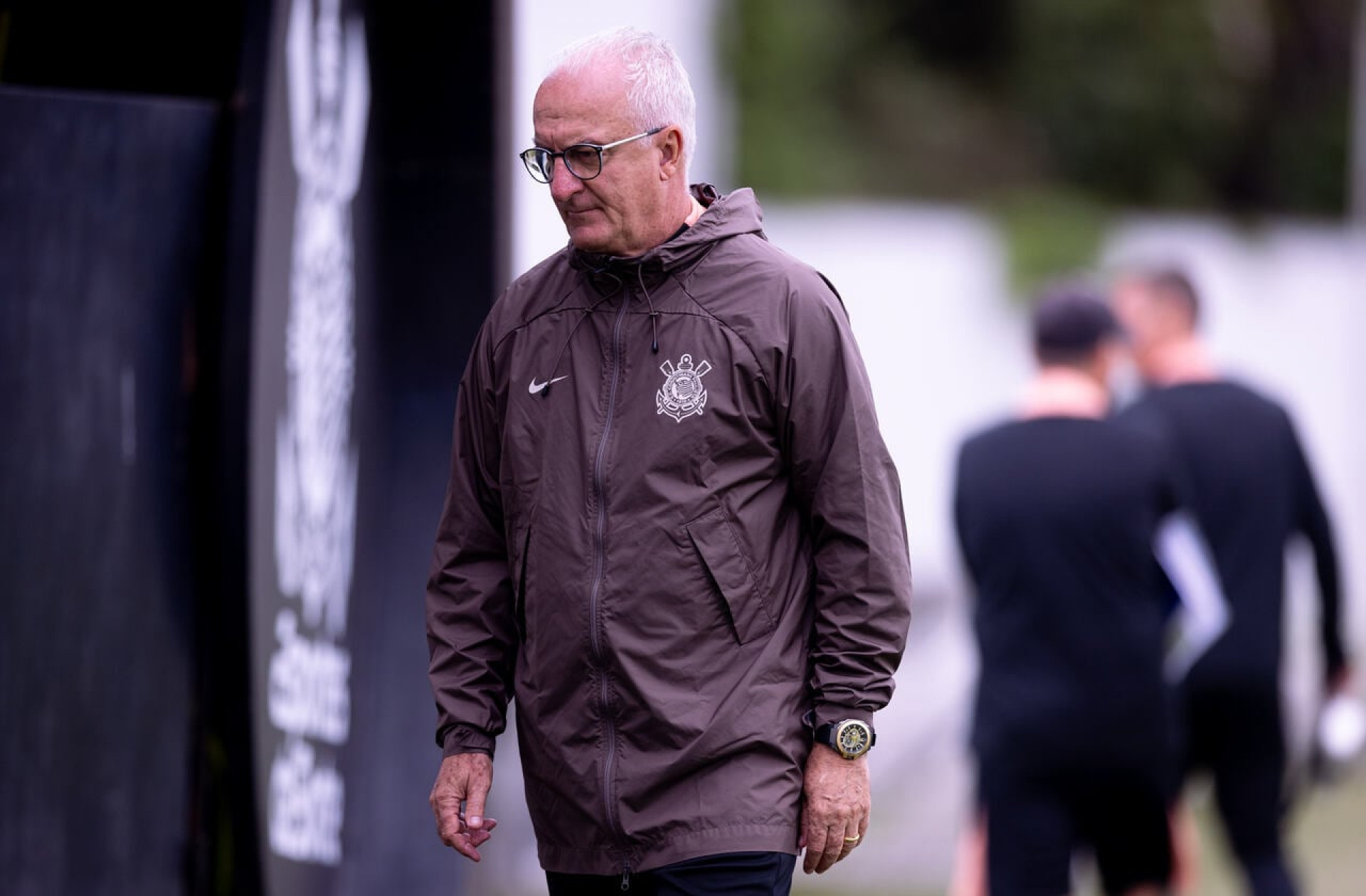 Dorival repete maior jejum no Corinthians, mas ganha respaldo da diretoria
