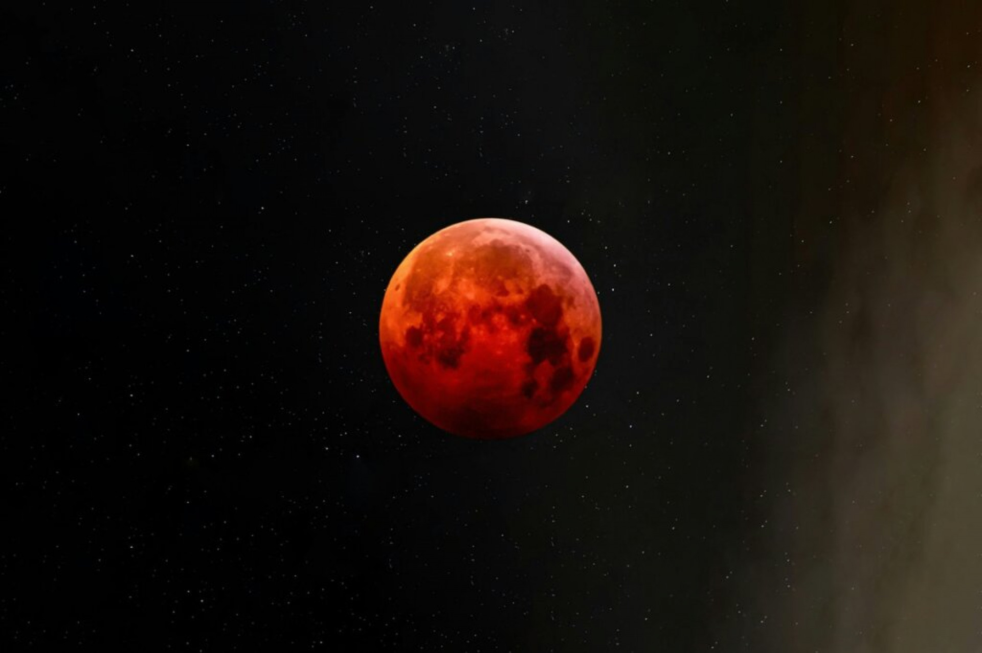 Eclipse Lunar e “apag&atilde;o” em mar&ccedil;o? Entenda o que a Lua de Sangue reserva para voc&ecirc;