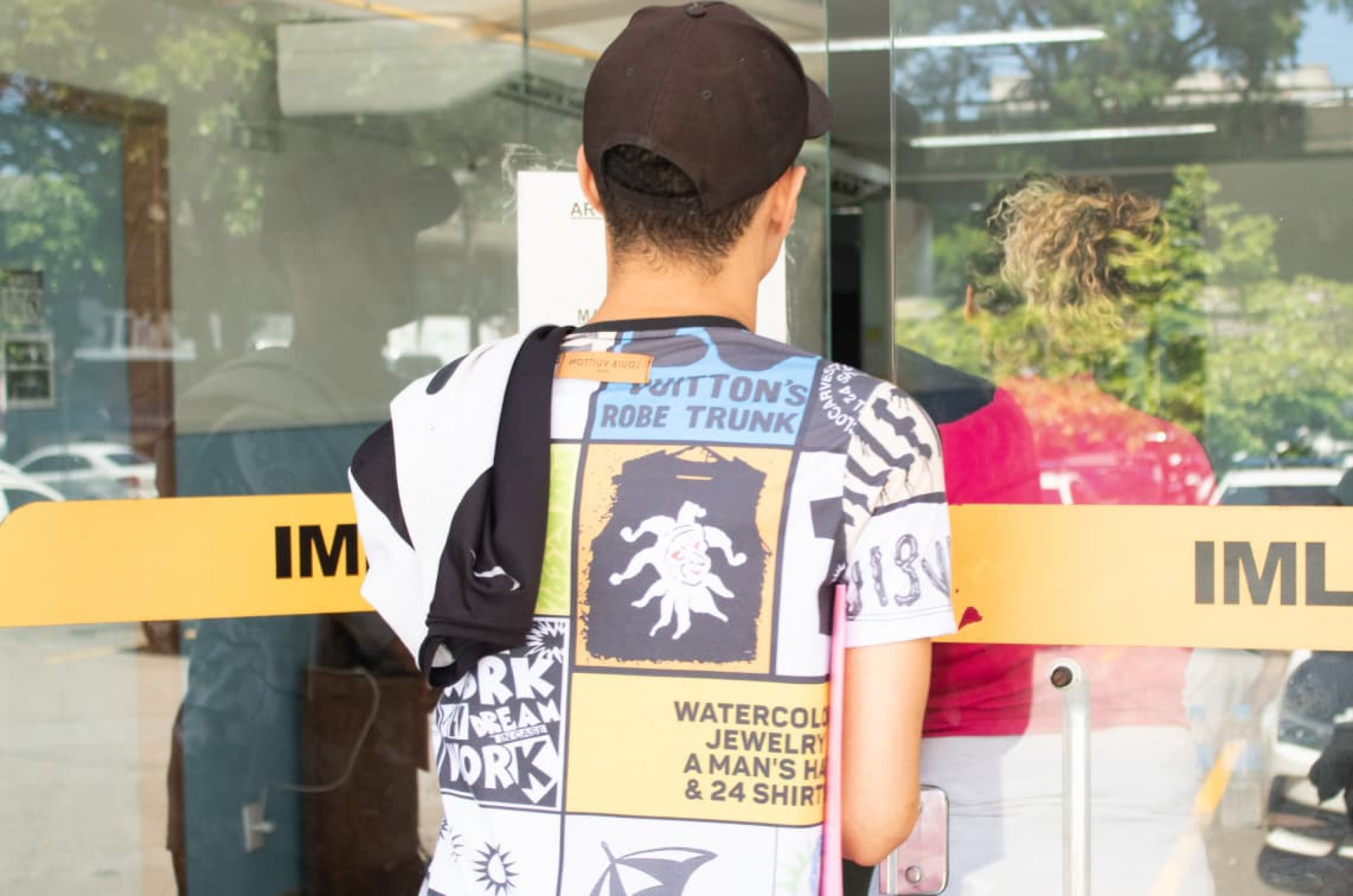 Família de Myrella esteve no IML do Centro nesta terça-feira (17) - Érica Martin / Agência O Dia