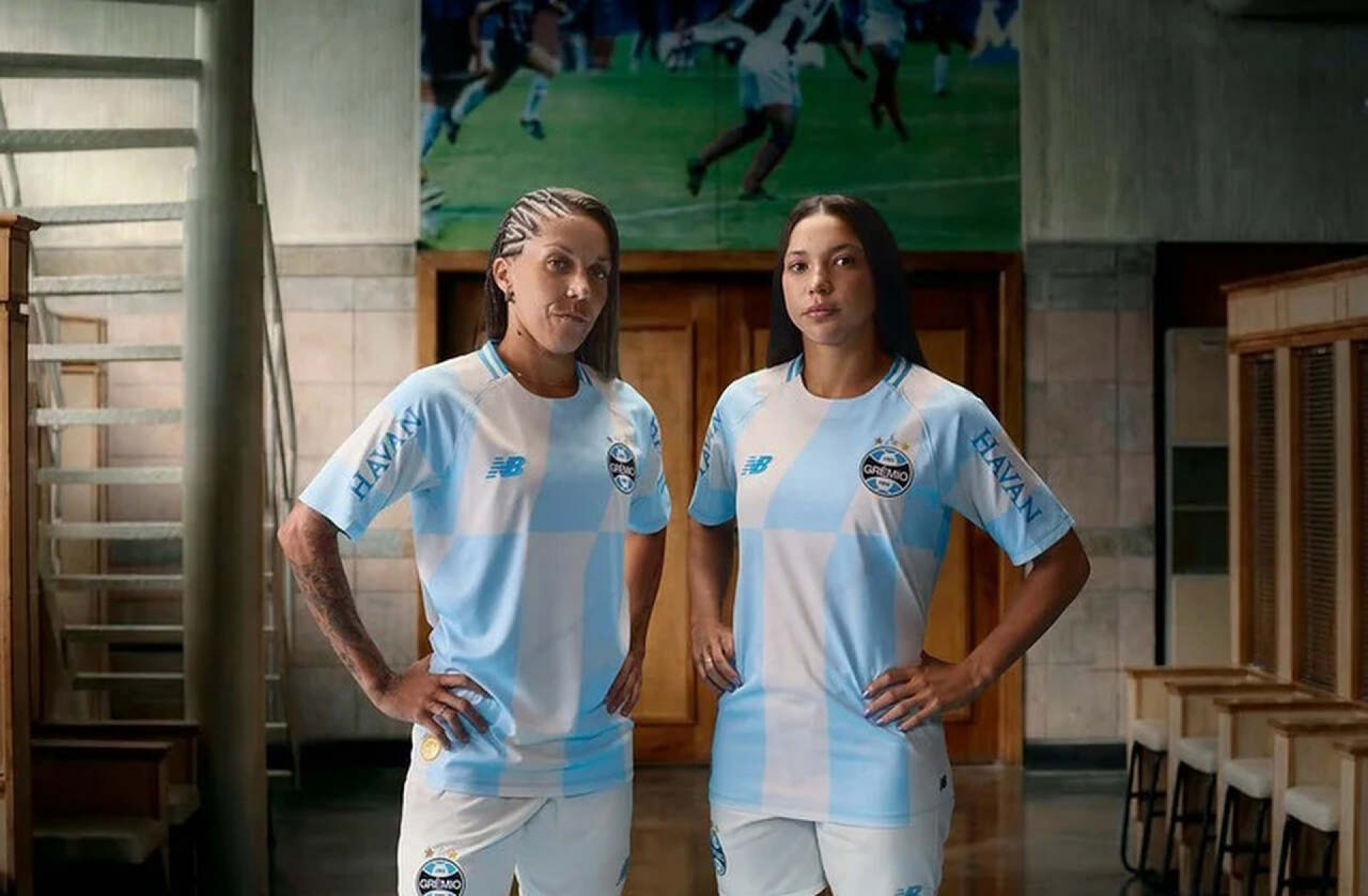 Gr&ecirc;mio lan&ccedil;a novos uniformes para 2026 em homenagem &agrave; Tr&iacute;plice Coroa