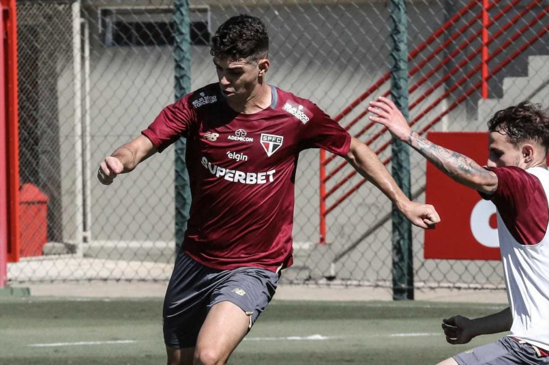 S&atilde;o Paulo e Oscar avan&ccedil;am por rescis&atilde;o amig&aacute;vel