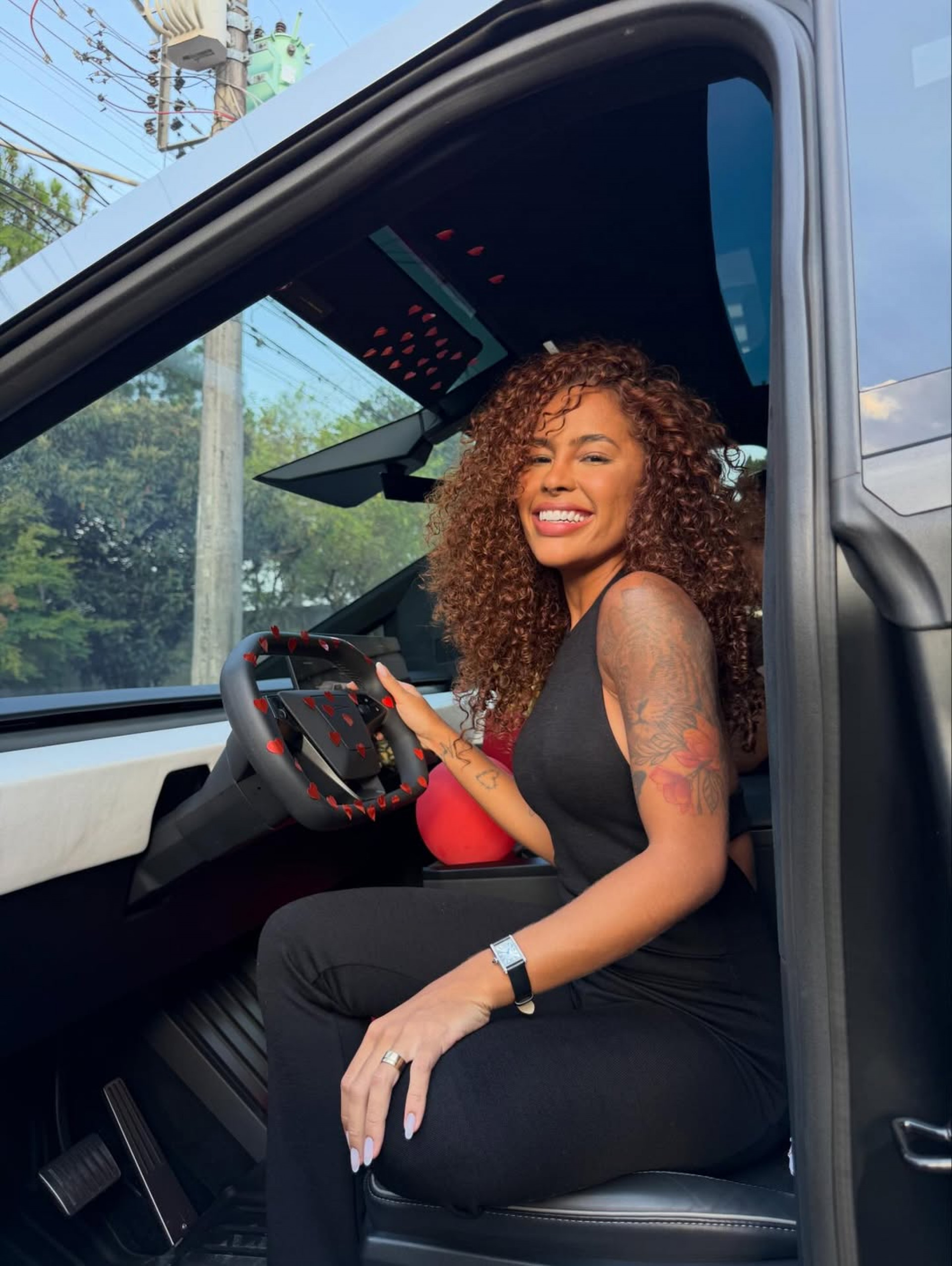 Sthe Matos ganha presentes de luxo em aniversário de casamento - Reprodução do Instagram