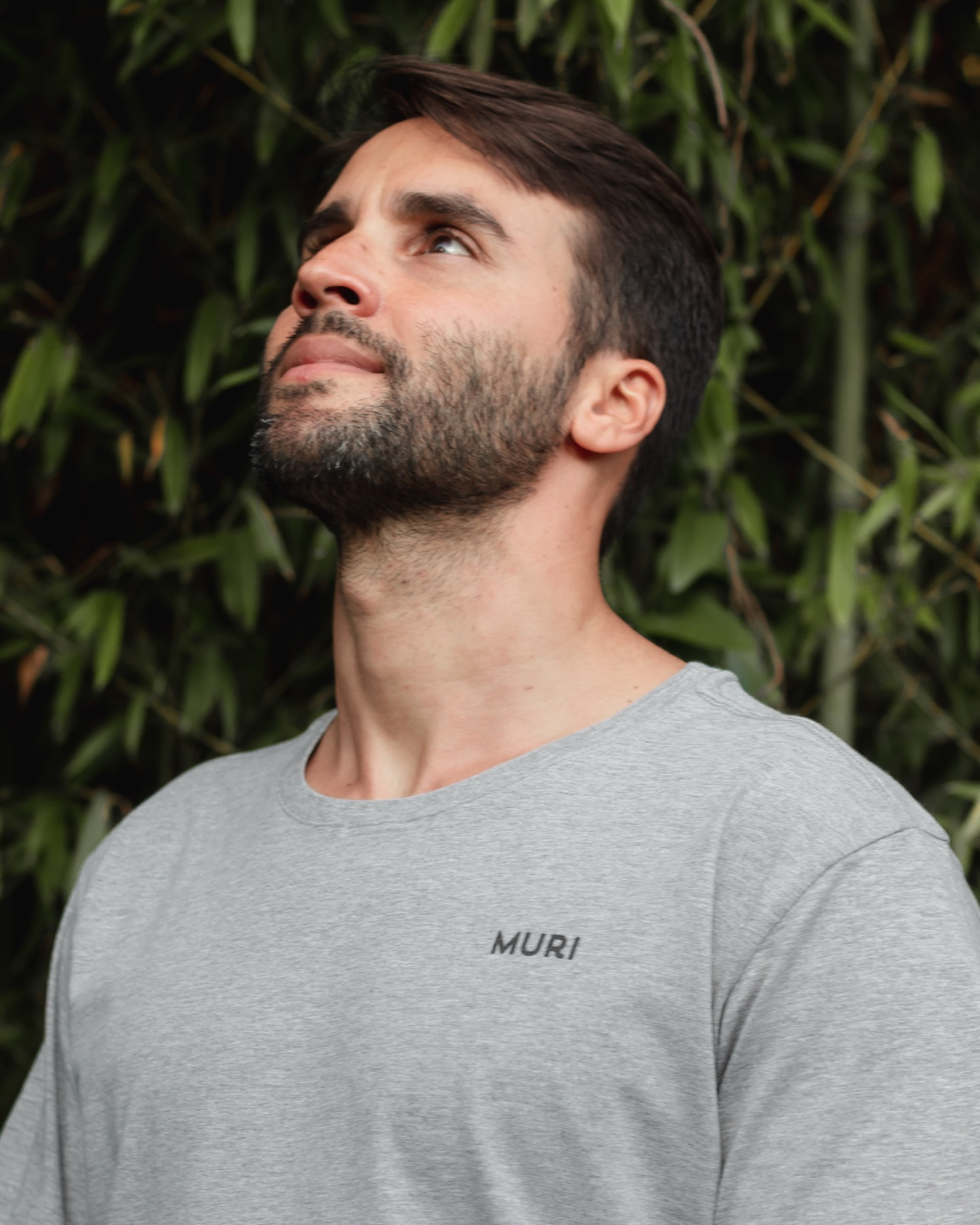 Daniel Cady mostra abdômen definido em treino e brinca: \'Onde o filho chora\'